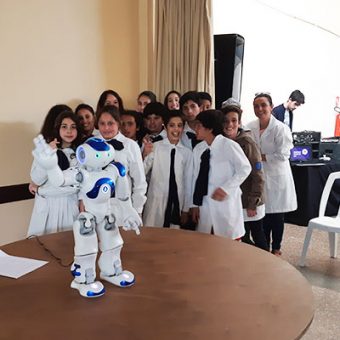 Imagen Sociales CCIAP - Programa Qué es un Empresario - Escuelas y Robot NAO