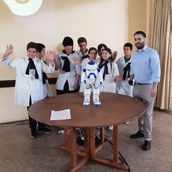 Imagen Sociales CCIAP - Programa Qué es un Empresario - Escuelas y Robot NAO