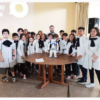 Imagen Sociales CCIAP - Programa Qué es un Empresario - Escuelas y Robot NAO