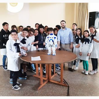 Imagen Sociales CCIAP - Programa Qué es un Empresario - Escuelas y Robot NAO