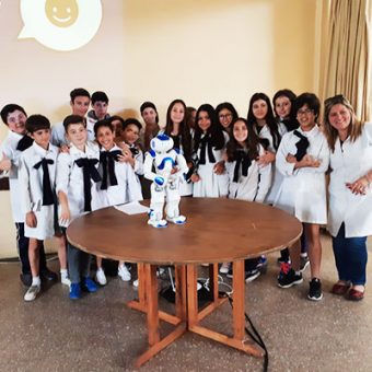 Imagen Sociales CCIAP - Programa Qué es un Empresario - Escuelas y Robot NAO