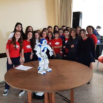 Imagen Sociales CCIAP - Programa Qué es un Empresario - Escuelas y Robot NAO