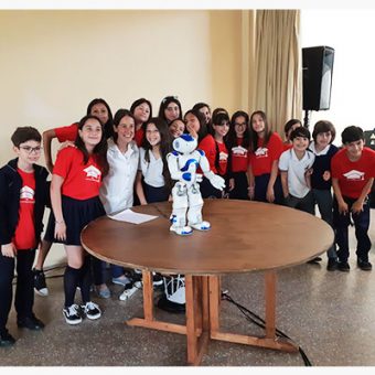 Imagen Sociales CCIAP - Programa Qué es un Empresario - Escuelas y Robot NAO